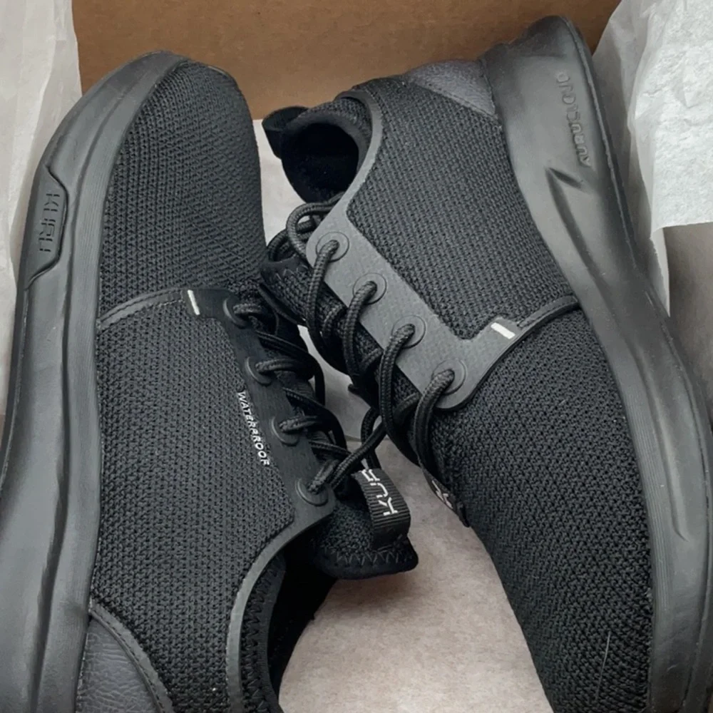 KURU ATOM‎ Waterproof Women's Black Sneakers size 9M